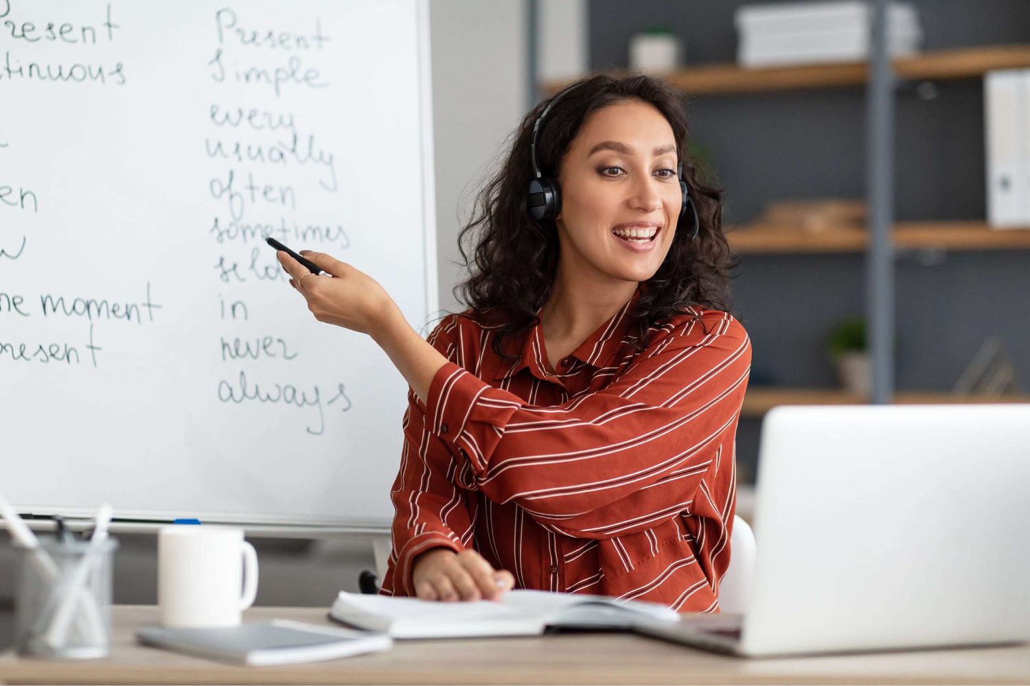 English teacher showing theme explaining to students online